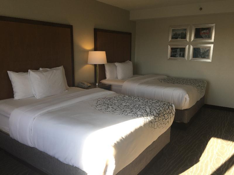 La Quinta By Wyndham Secaucus Meadowlands Hotel Екстериор снимка