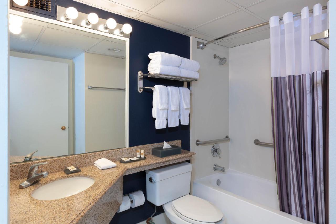 La Quinta By Wyndham Secaucus Meadowlands Hotel Екстериор снимка